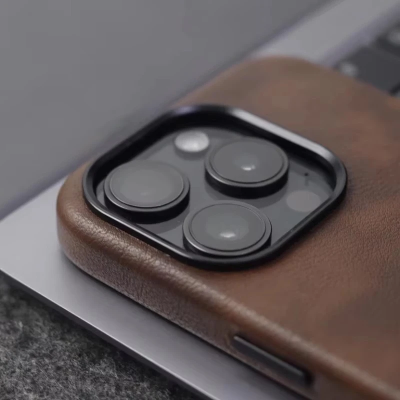 iPhone 17 Pro: Retro Crazy Horse Leder MagSafe Hülle Einfache Ledertextur Magnetische Handyhülle