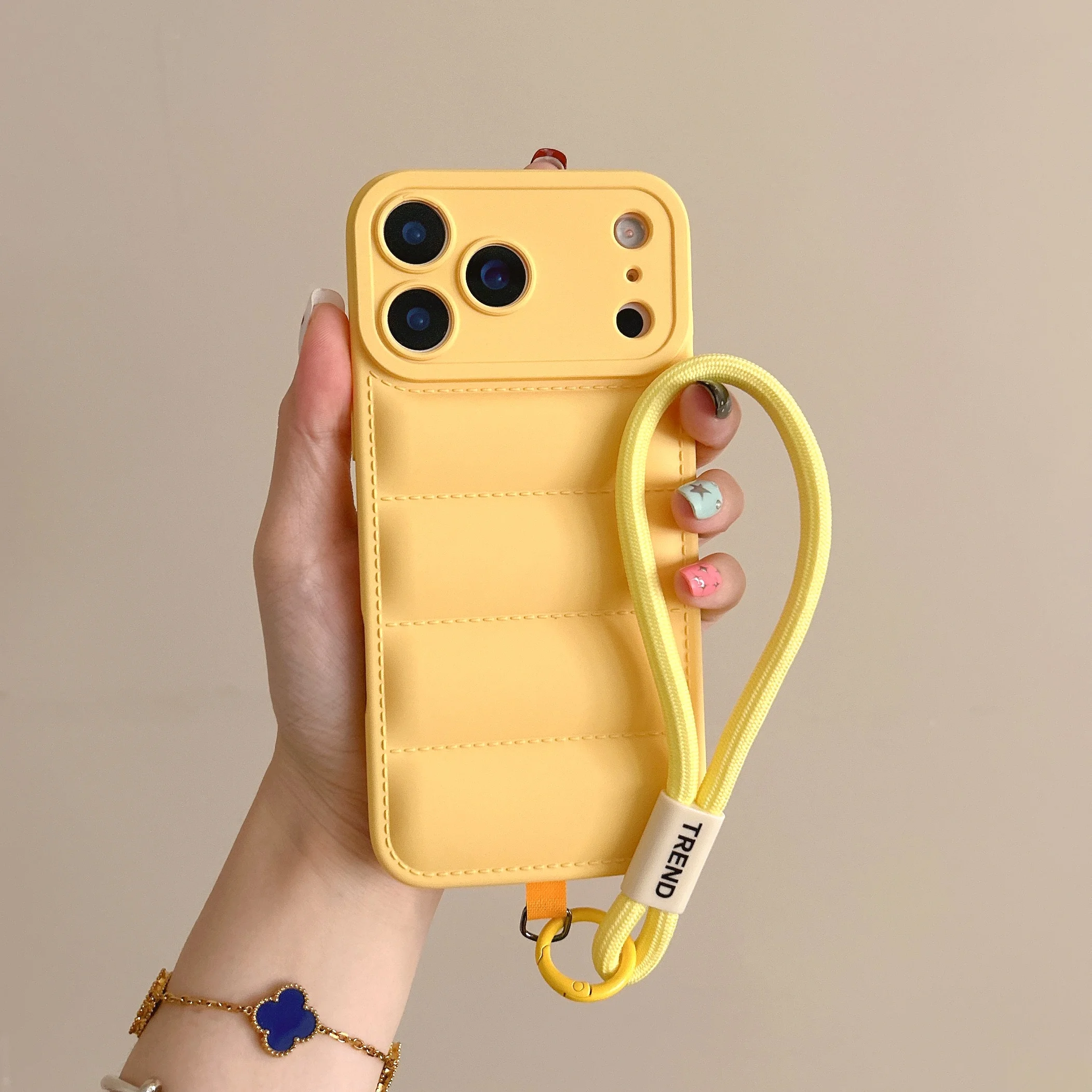 iPhone 16 Pro: ﻿ Luxuriöse einfarbige Daunenjacke-Telefonhülle Bumper Back Cover ﻿ ﻿ ﻿ ﻿