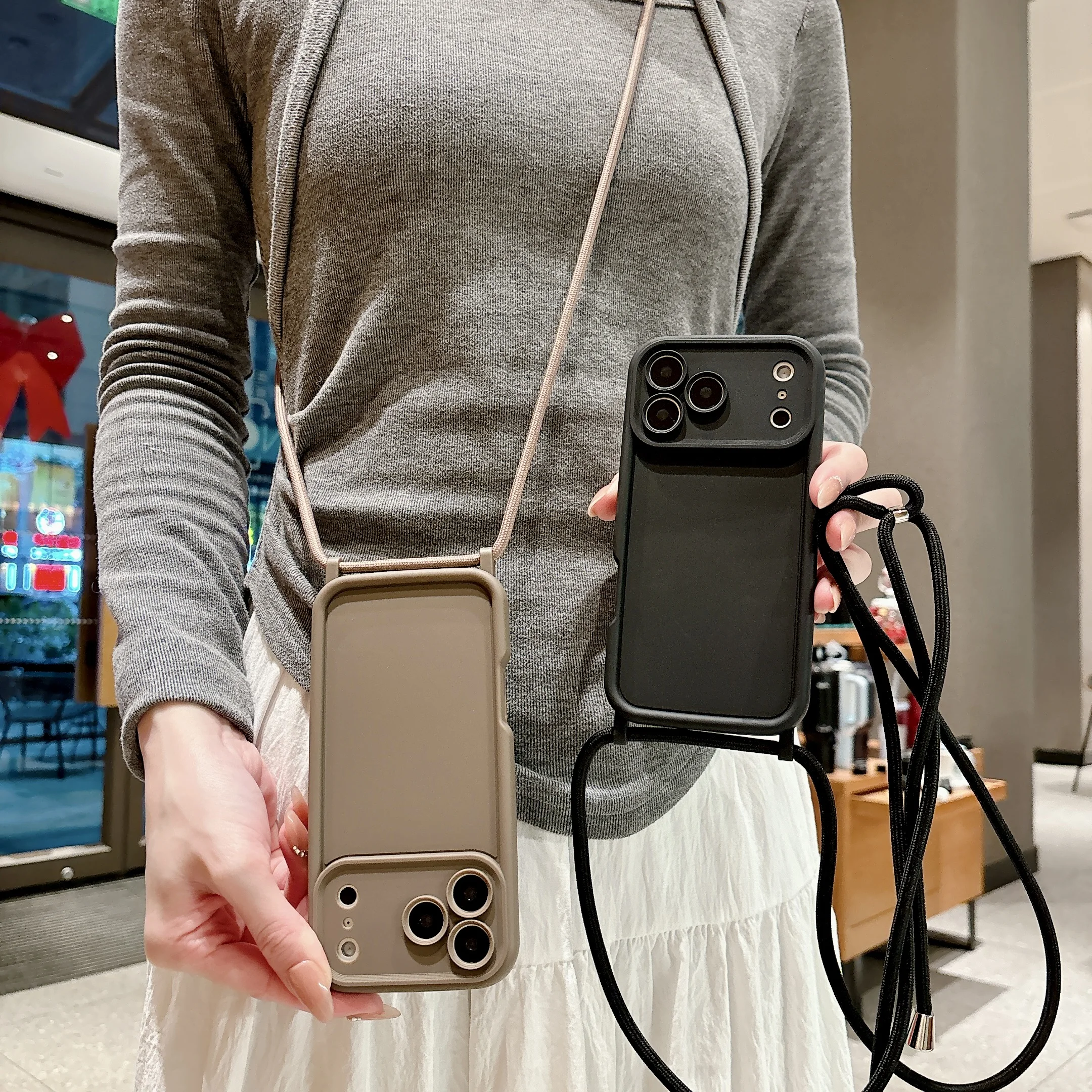 iPhone 14 Plus: Handyhülle mit verstellbarem Umhängeband und weicher Schutzhülle